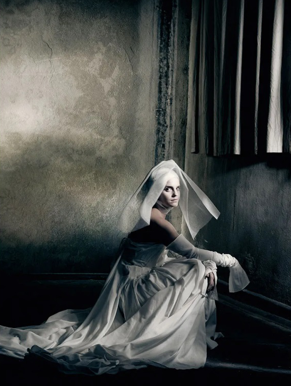 Il calendario Pirelli 2020 “Looking for Juliet” diretto da Paolo Roversi