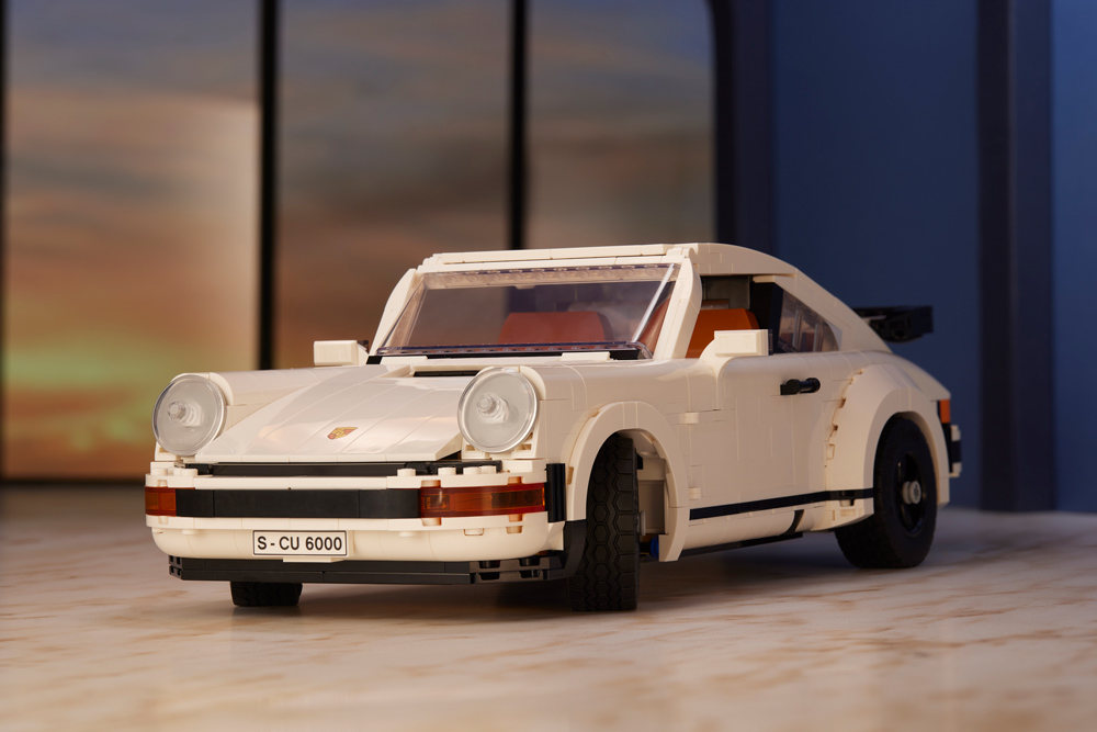 LEGO allarga la famiglia auto e aggiunge il modello di una delle più leggendarie auto di tutti i tempi. La Porsche 911 Turbo e la 911 Targa.