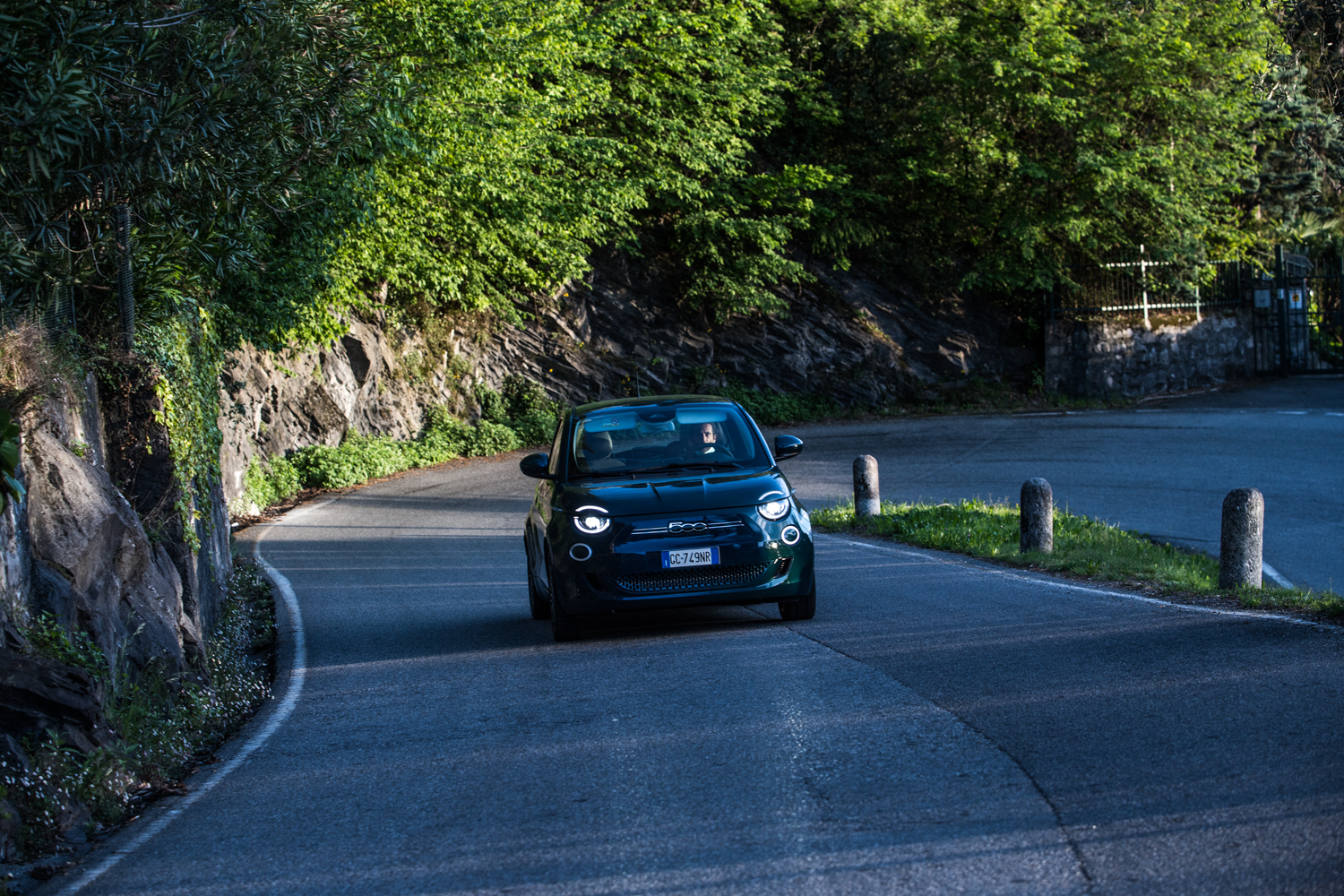 La Fiat 500e, è la nuova concezione della mobilità, tutta elettrica, con la quale la casa di Torino si proietta direttamente nel futuro.