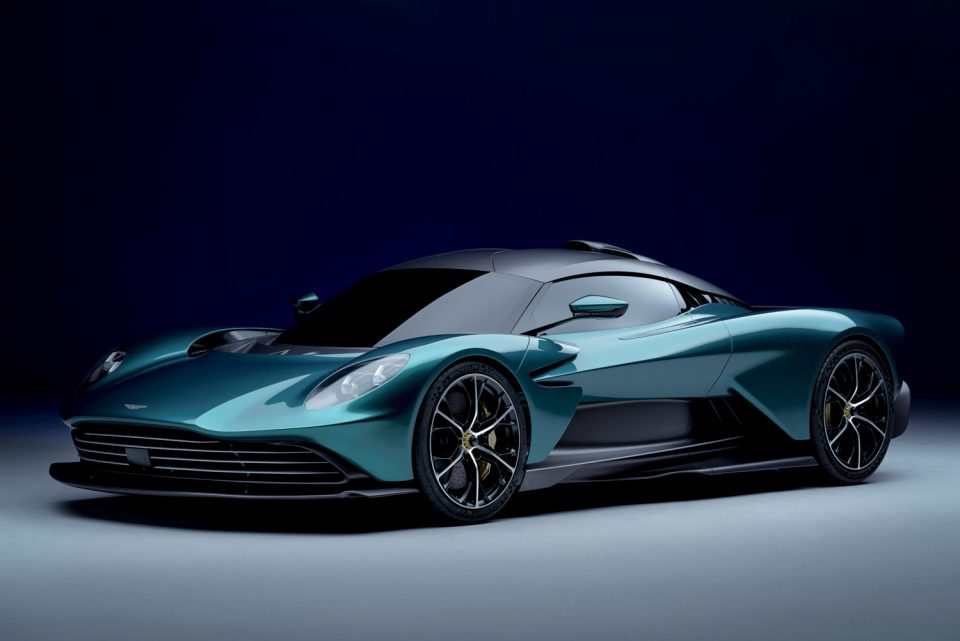 La Valhalla è la nuova supercar ibrida con la quale Aston Martin definisce, in modo sensazionale, la sua maestria nel guidare. 