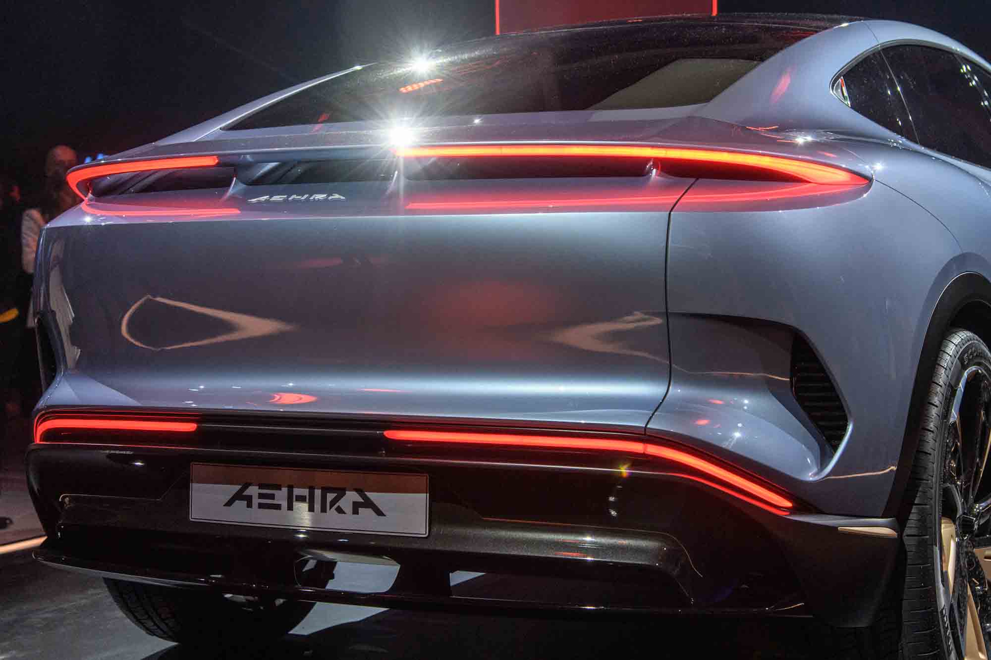 AEHRA è l'auto elettrica futurista che cambia le regole del gioco, sconvolgendo e reinventando lo stesso gioco. 