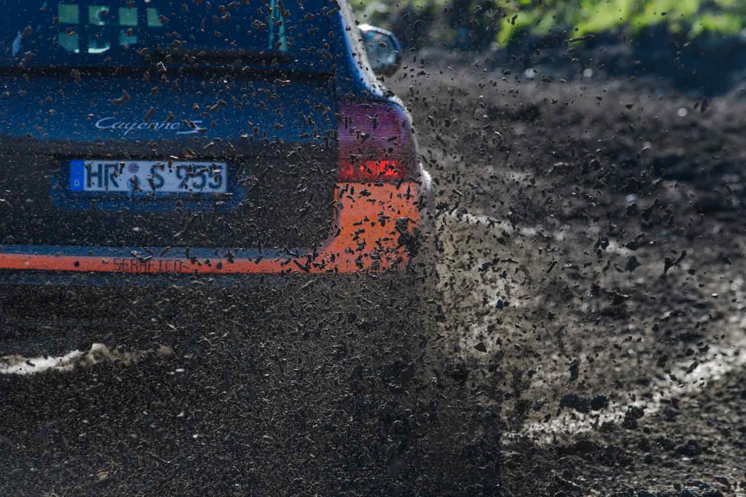 Cayenne Dirt Experience è il primo evento dedicato alle Porsche Cayenne E1, ospitato presso la pista di autocross di Romano Canavese, Torino. 