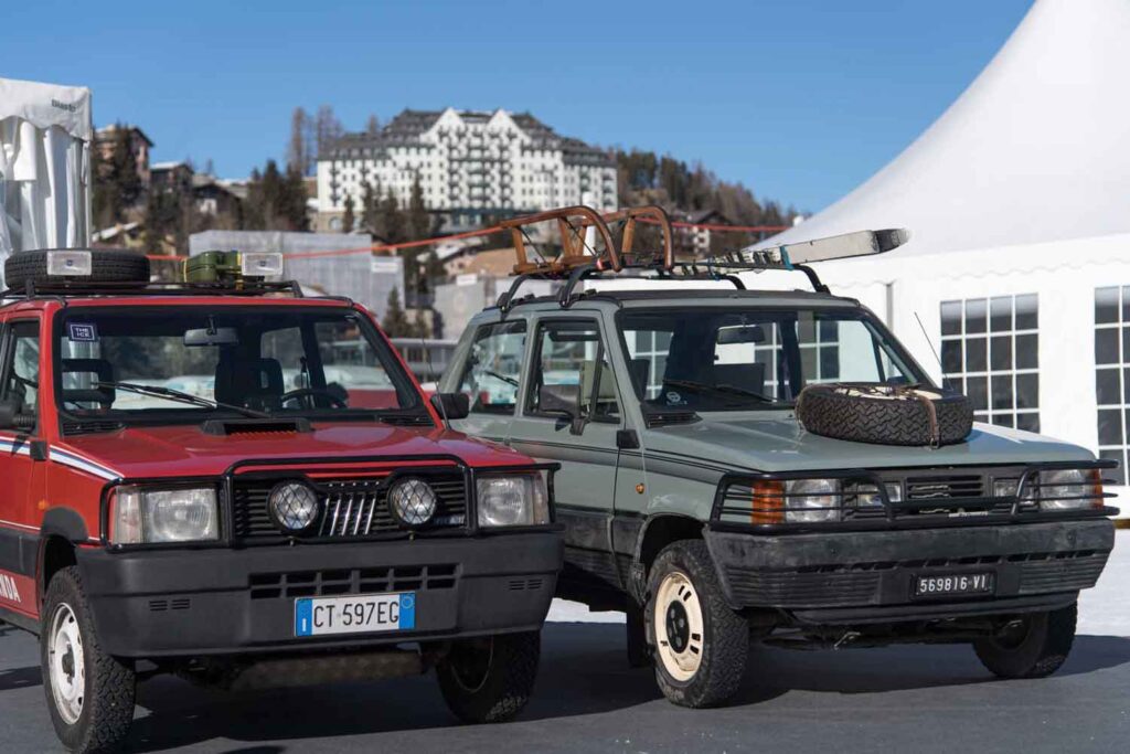 The I.C.E. 2023, il concorso di eleganza di auto classiche più originale e atteso dell'Engadina , torna a St. Moritz e con lui tornano le auto classiche su quello che ormai è noto come il lago più celebre delle Alpi Svizzere. 