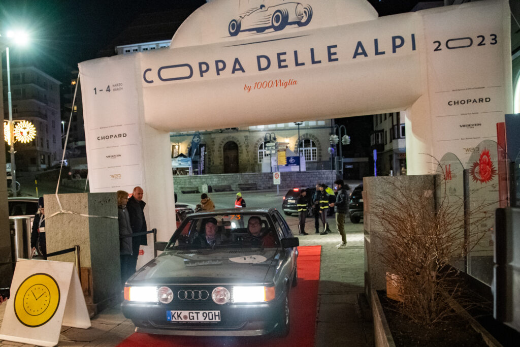 La Coppa delle Alpi 2023, competizione invernale di regolarità per auto storiche è partita ieri con il consueto prologo di Brescia. 