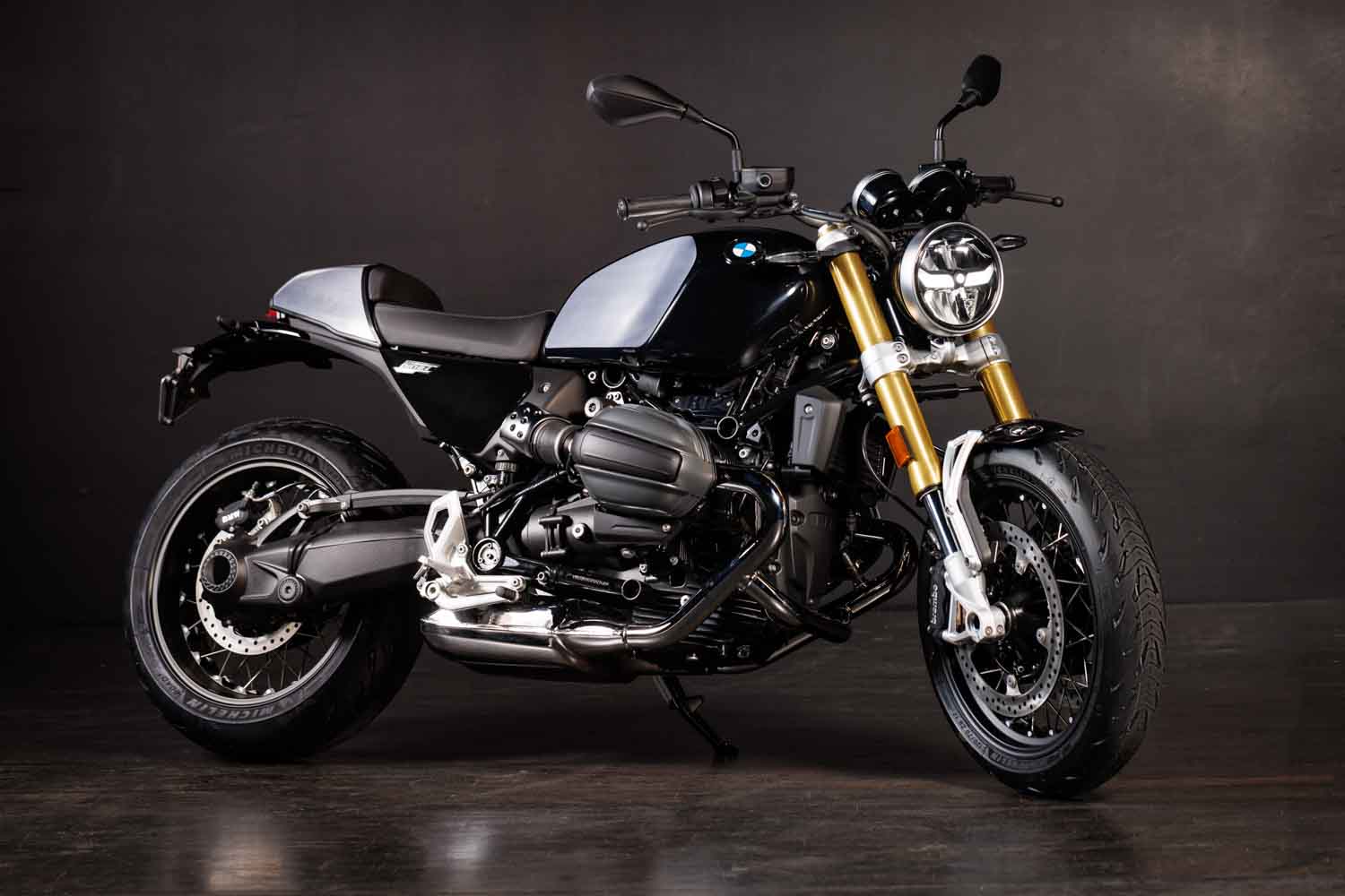 R 12 nineT omaggio ai 100 anni di BMW