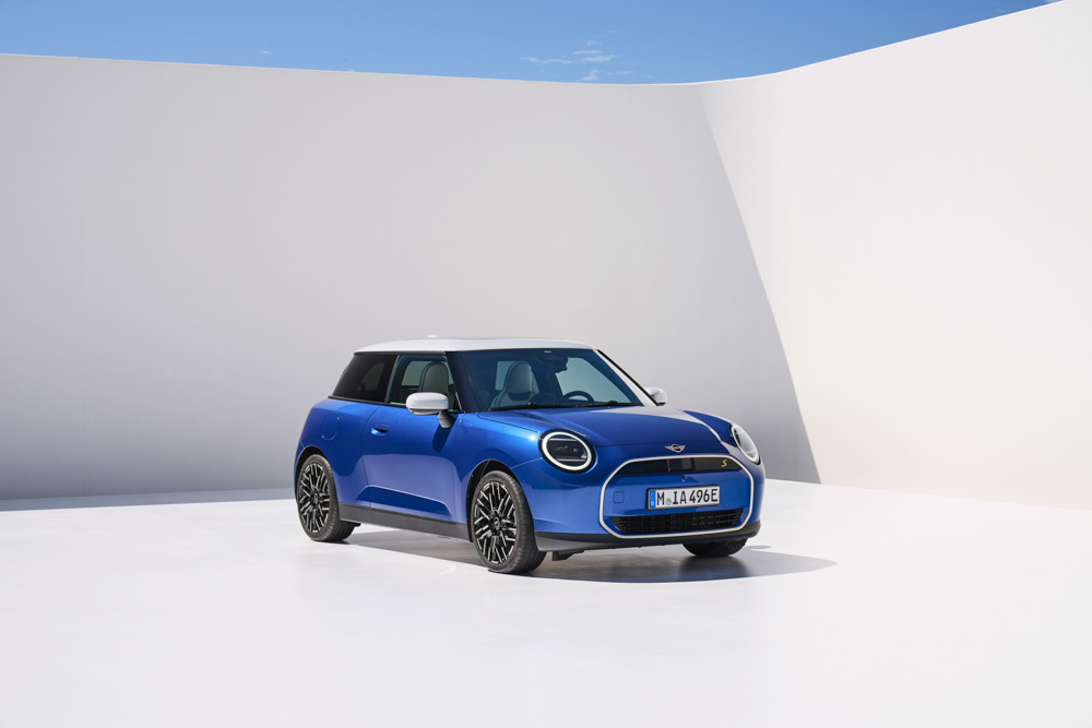 Mini Cooper ritorna al passato puntando sull’elettrico