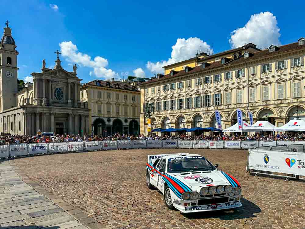 la lancia Montecarlo in piazza San Carlo a Torino