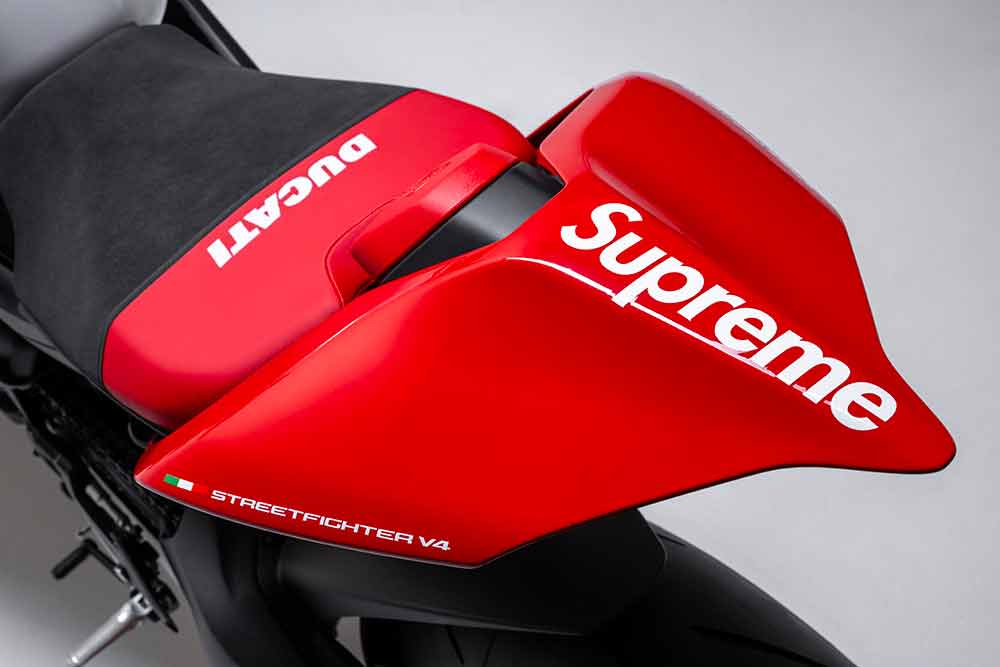 Una Streetfighter V4 da collezione nasce dalla collab Ducati e Supreme