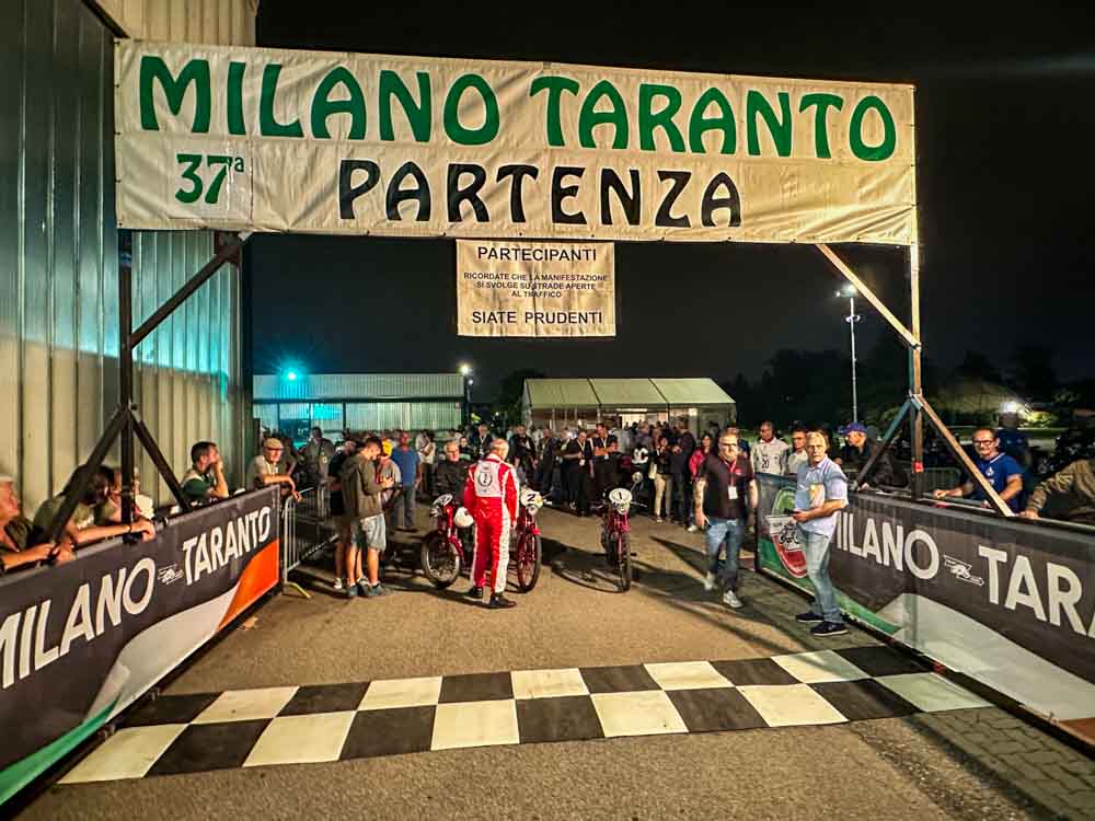 È partita la Milano-Taranto: il raid delle moto d'epoca