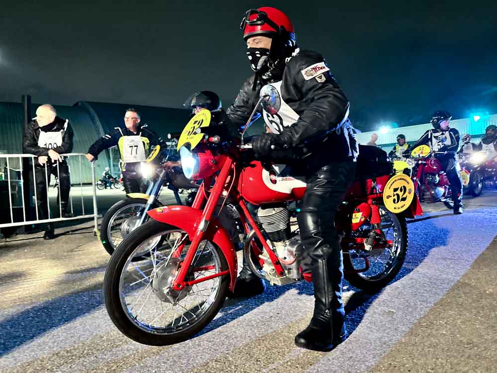 È partita la Milano-Taranto: il raid delle moto d'epoca