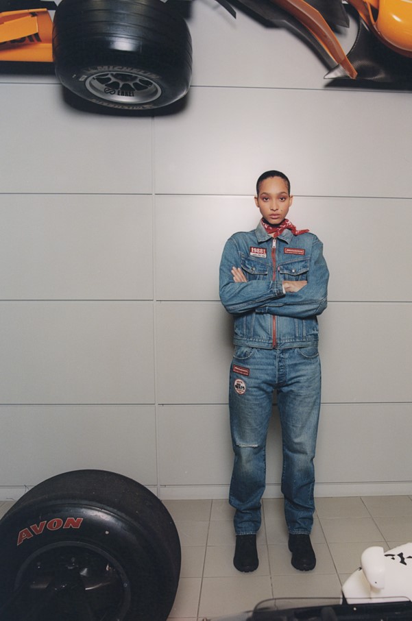 Levi's per McLaren Racing: la collezione tra jeans e motori