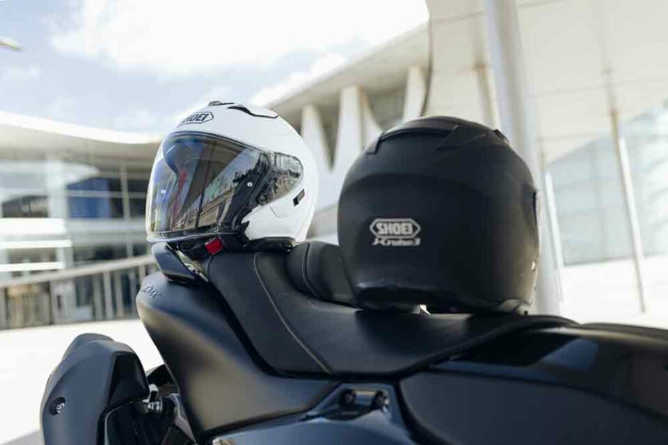 Nuovo casco Shoei J-Cruise 3 comfort per il motociclista