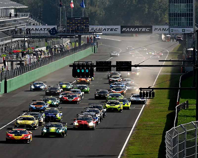 GT Monza, BMW vince una gara ricca di colpi di scena