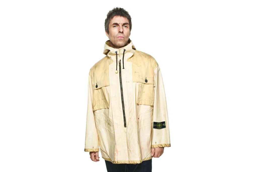 Il parka uomo stile Oasis sta influenzando la moda nel segno del britpop