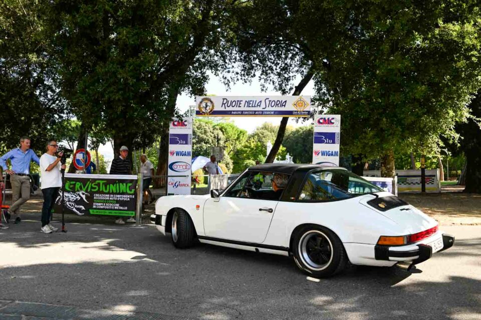 Ruote nella Storia auto d'epoca a Monopoli Puglia