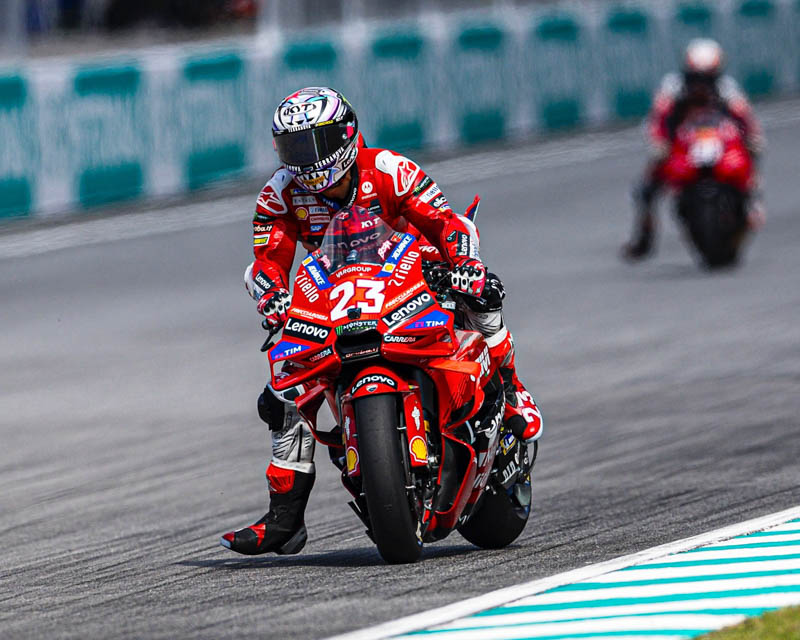 Bagnaia vince a Sepang davanti a Jorge Martin e Enea Bastianini