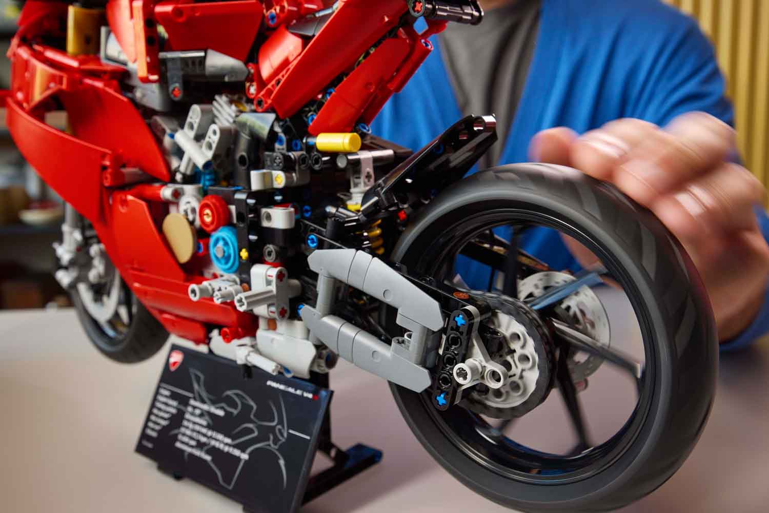 Ducati Panigale V4 S protagonista di LEGO 