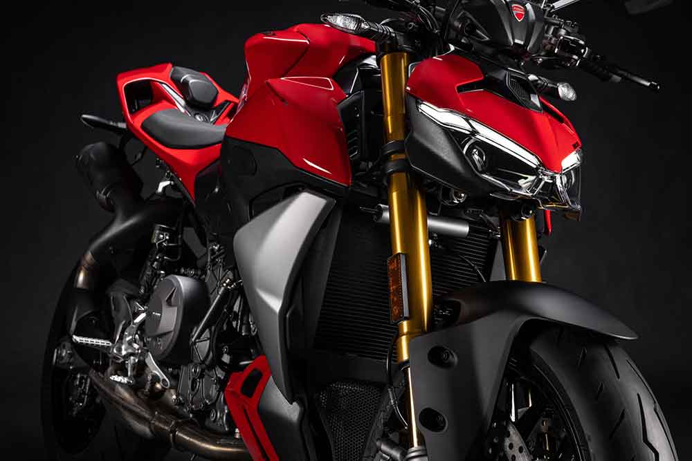 Ducati Streetfighter V2 la naked rossa è tornata più leggera e potente che mai