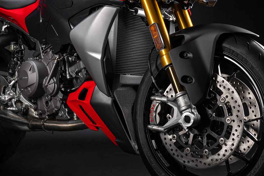 Ducati Streetfighter V2 la naked rossa è tornata più leggera e potente che mai