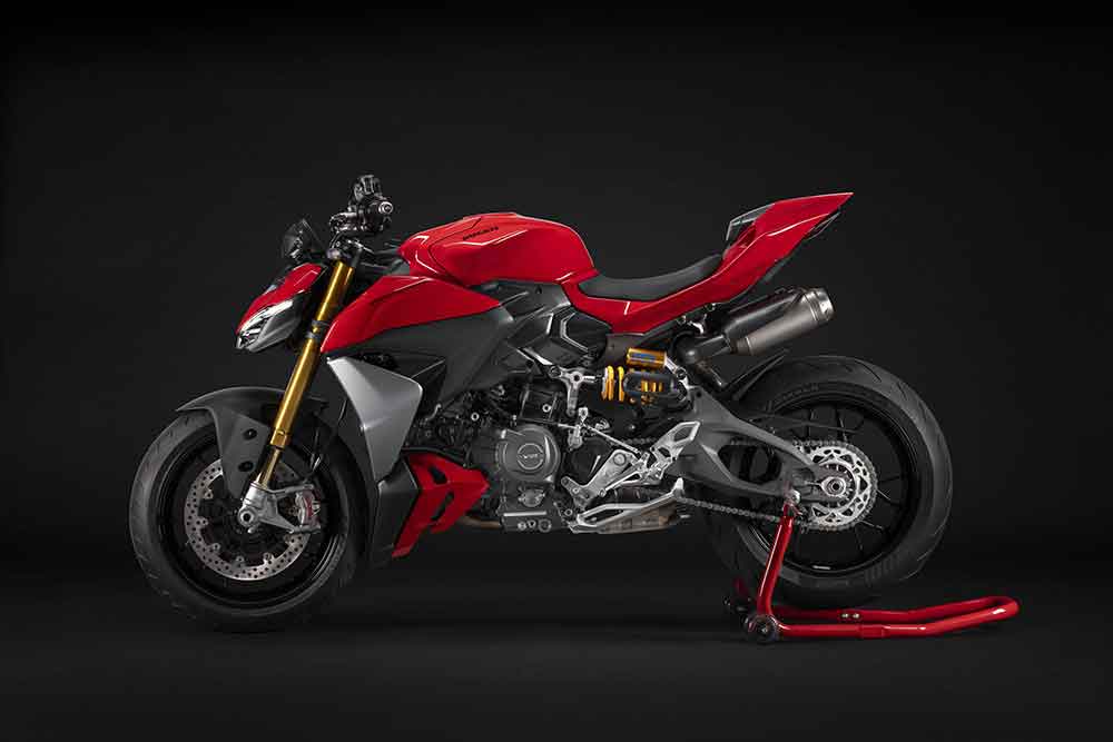 Ducati Streetfighter V2 la naked rossa è tornata più leggera e potente che mai