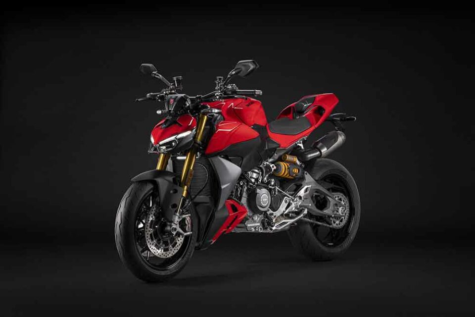 Ducati Streetfighter V2 la naked rossa è tornata più leggera e potente che mai