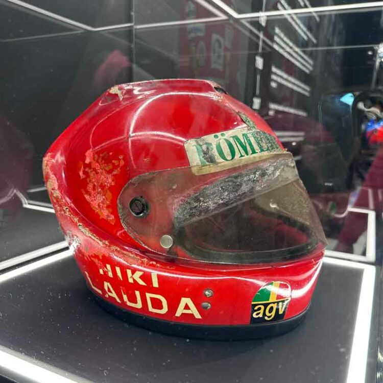 Il casco ritrovato dell'incidente di Niki Lauda