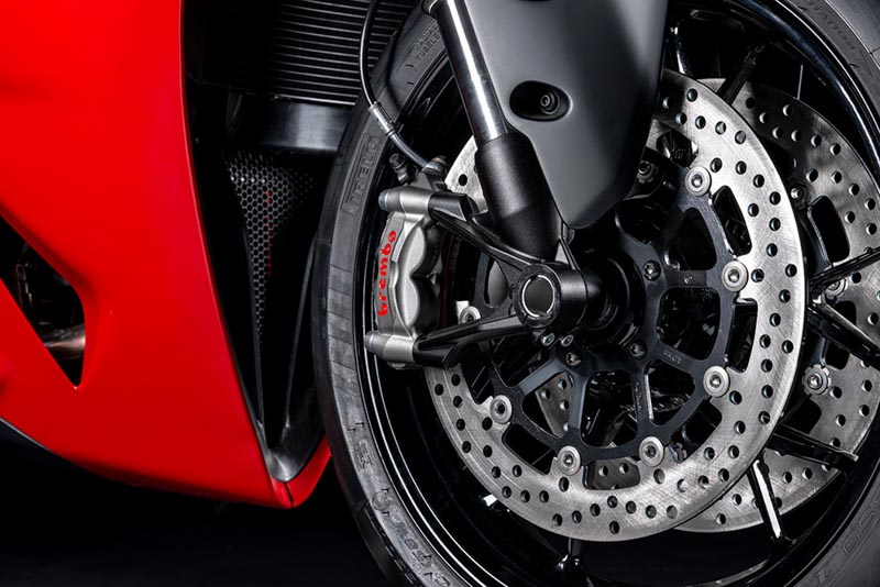 Nuova Panigale V2 Ducati rivoluziona la supersportiva con potenza, design e versatilità