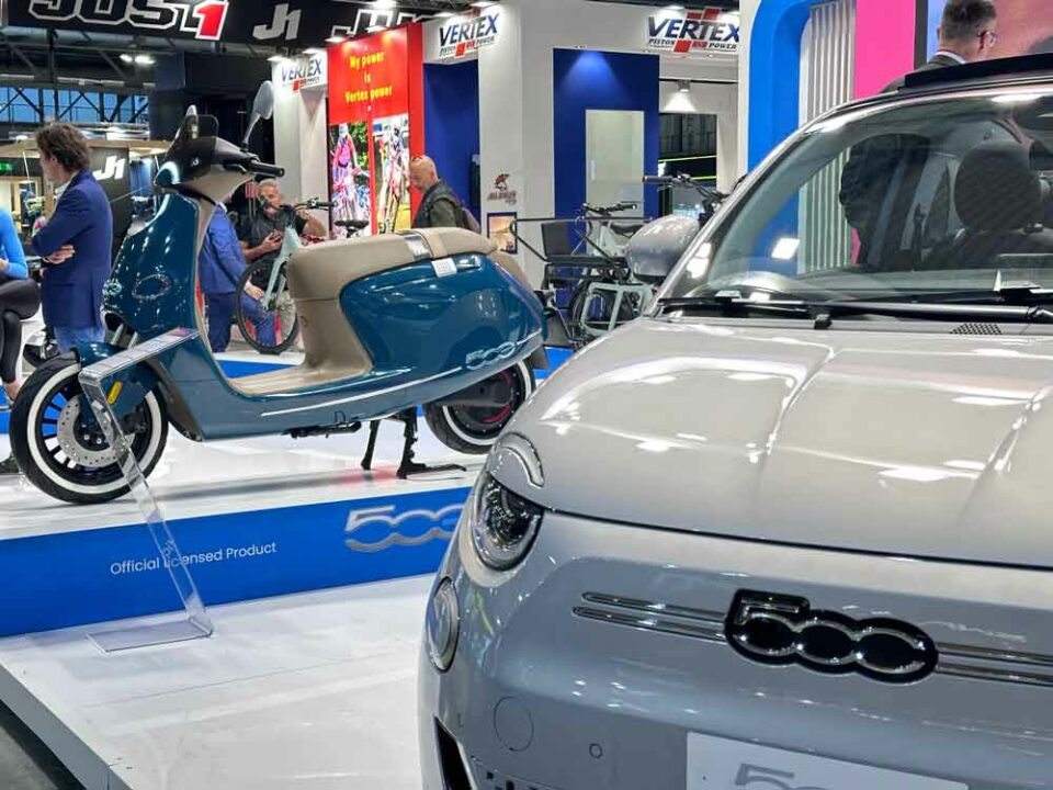 Scooter ispirato alla Fiat 500 nasce E-Moped 500, il nuovo mezzo elettrico disegnato da Pininfarina