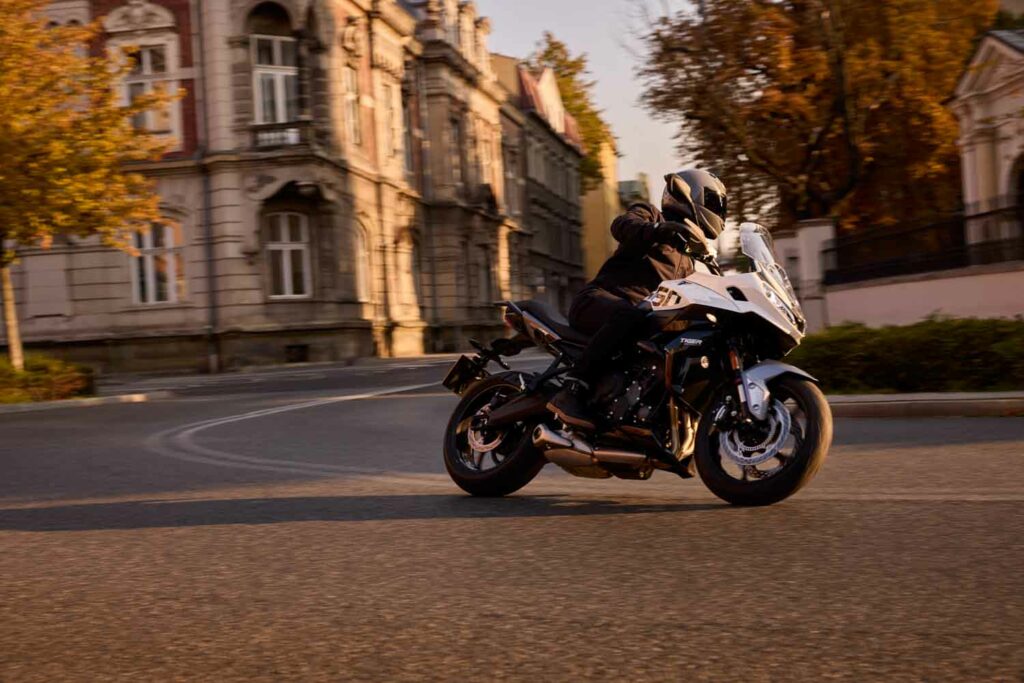 Triumph Tiger Sport 660 perfetta crossover stradale