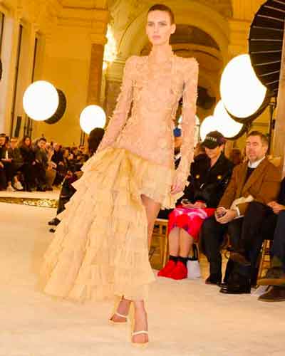 Schiaparelli Haute Couture P.E. 2025 Daniel Roseberry tra tradizione e modernità