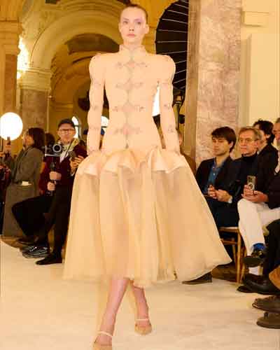 Schiaparelli Haute Couture P.E. 2025 Daniel Roseberry tra tradizione e modernità