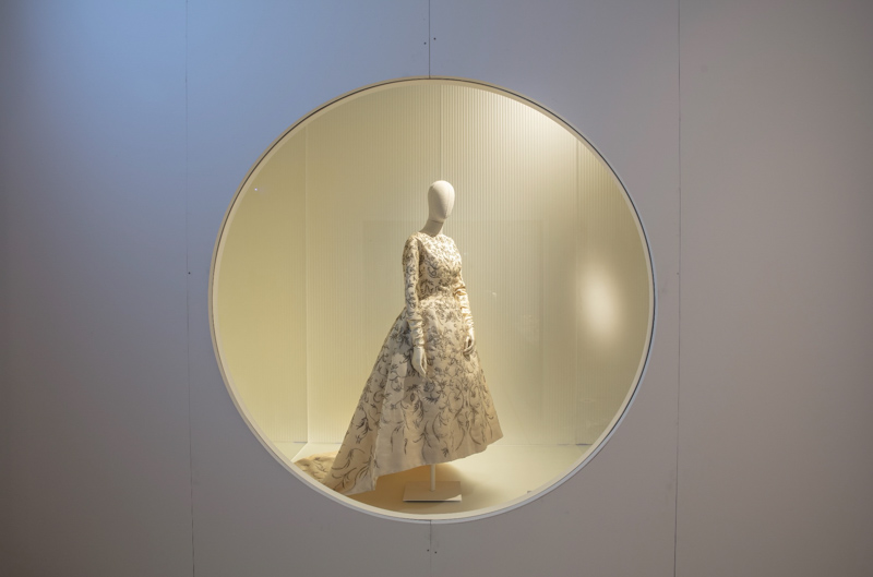 A Milano una mostra che omaggia Cristóbal Balenciaga