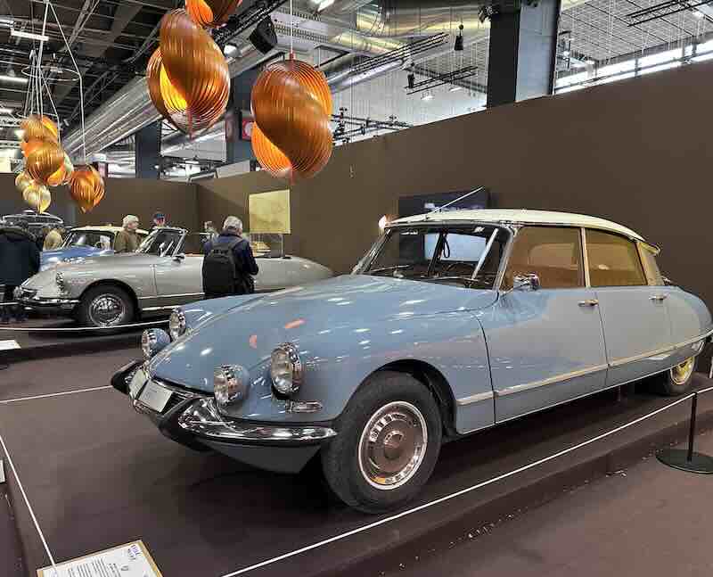 DS Automobiles celebra 70 anni di storia a Rétromobile 2025