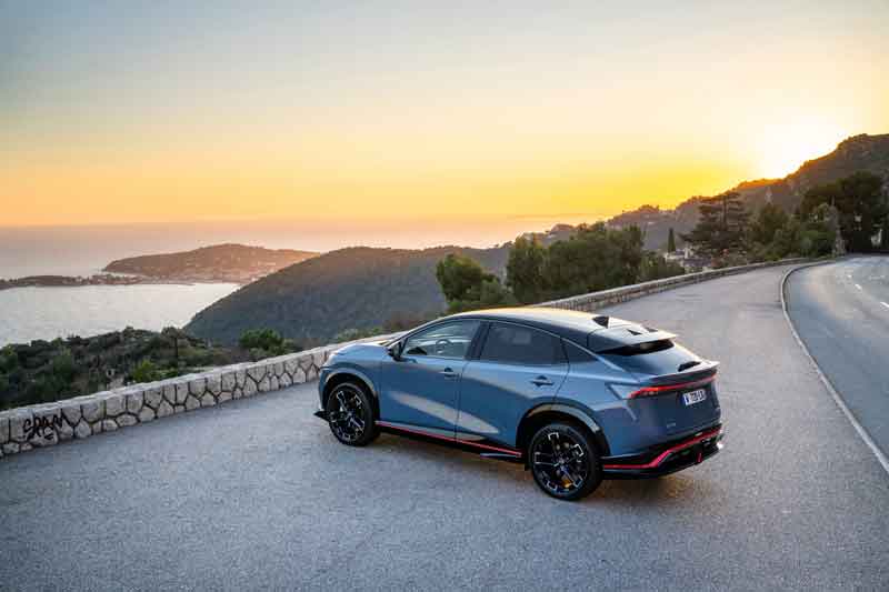 Nissan Ariya NISMO sportività e adrenalina in un SUV elettrico