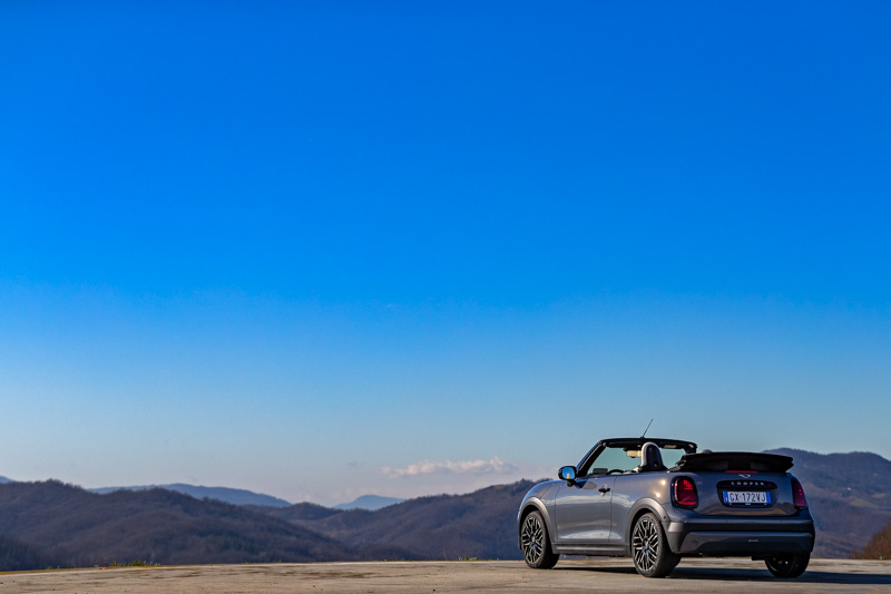 Nuova MINI Cooper Cabrio, il piacere della guida open-air