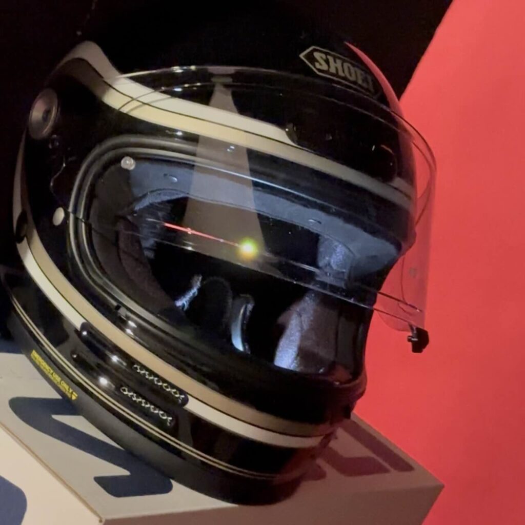 Shoei Glamster 2025 stile retrò e tecnologia avanzata