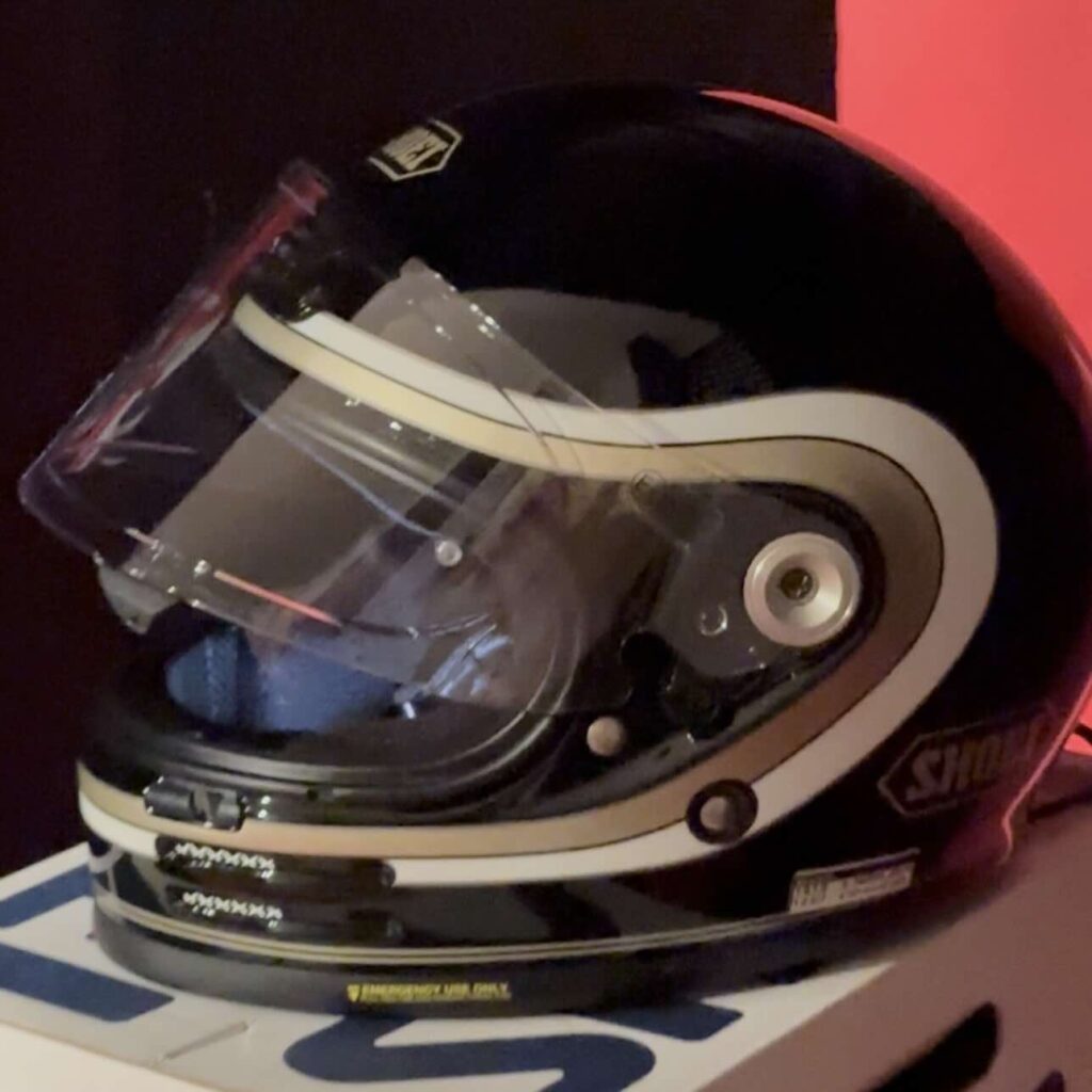 Shoei Glamster 2025 stile retrò e tecnologia avanzata